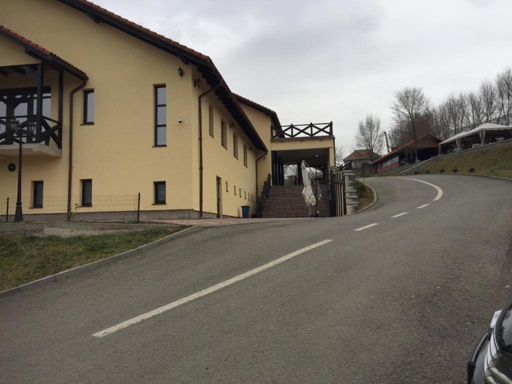 Pensiunea Emris Spatac Zewnętrze zdjęcie